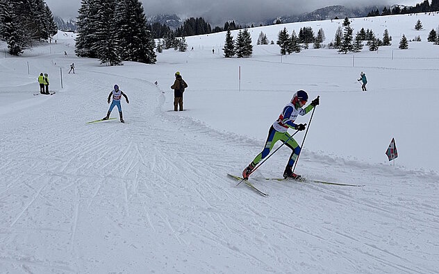 Die beiden Urner Nicola Gisler (SSC Schattdorf, hinten links) und Jonas Briker (SC    	Unterschächen, vorne rechts) erreichten Top-Ten-Plätze in der Kategorie Knaben U14 (Bild Roman Briker)