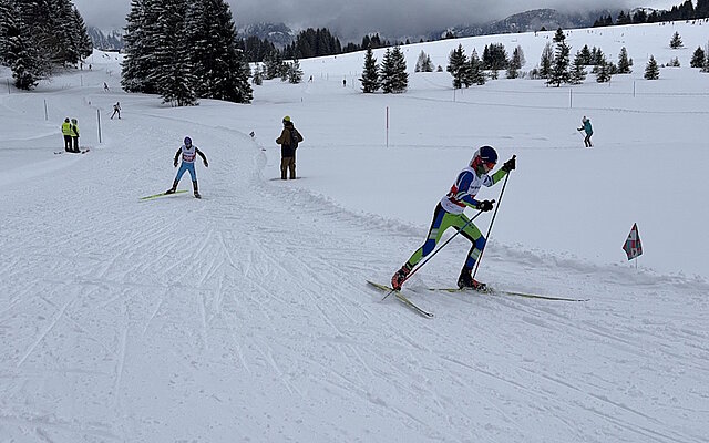 Die beiden Urner Nicola Gisler (SSC Schattdorf, hinten links) und Jonas Briker (SC    	Unterschächen, vorne rechts) erreichten Top-Ten-Plätze in der Kategorie Knaben U14 (Bild Roman Briker)