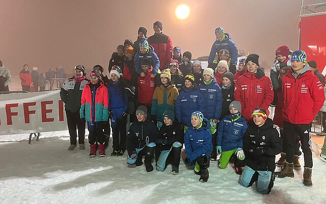Die erfolgreiche Urner Langlaufschar auf der Erlenwiese in Engelberg (Bild Flavia Cathry)