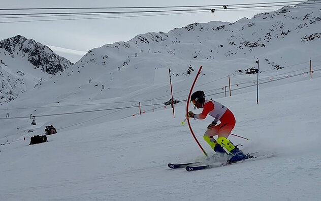 Der Schattdorfer Noah Gisler auf seiner Siegesfahrt beim ersten Slalom Der Schattdorfer Noah Gisler auf seiner Siegesfahrt beim ersten Slalom