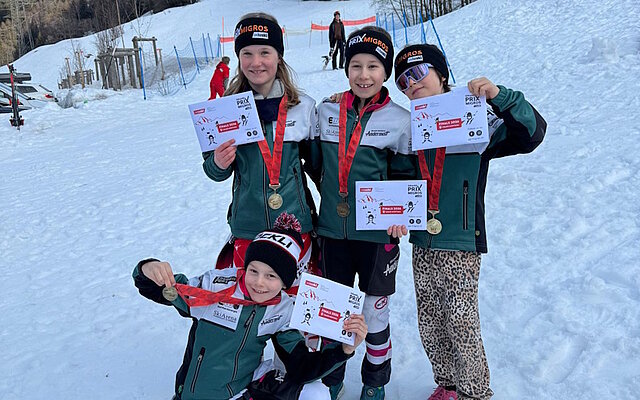 Vorne Alessio Regli, hinten von l.n.r. Magdalena Tresch, Sascha Regli und Aksel Mulvoy (Bild Tanja Indergand)