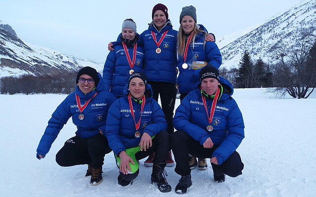 Damen- (v.l. Céline Arnold, Fiona Christen, Stefanie Arnold) und U20-Staffel (v.l. Noel Arnold, Luca Arnold und Aaron Briker) des SC Unterschächen Damen- (v.l. Céline Arnold, Fiona Christen, Stefanie Arnold) und U20-Staffel (v.l. Noel Arnold, Luca Arnold und Aaron Briker) des SC Unterschächen