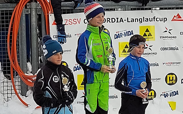 Das Podest der Kategorie Knaben U12 mit dem siegreichen Jonas Briker (SC Unterschächen), dem zweitplatzierten Aaron Baumann (SSC Schattdorf) sowie Dominik Walpen (Obergoms) Das Podest der Kategorie Knaben U12 mit dem siegreichen Jonas Briker (SC Unterschächen), dem zweitplatzierten Aaron Baumann (SSC Schattdorf) sowie Dominik Walpen (Obergoms)