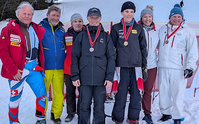 Von links: Walter Schuler, Stefan Näf, Reto Arnold, Gian Arnold, Luis Luginbühl, Sarah Briker-Stucki, Stefan Briker, auf dem Foto fehlt Beda Muoser