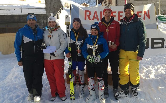 Die Urner Meister 2019 von links nach rechts, OK P Walter Furrer, Sarah Briker Stucki, (Damen), Anja Wipfli (U16 Mädchen), Marius Wipfli (U16 Knaben) und Andreas Schuler (Herren) und Chef Alpin USV Thomas Infannger