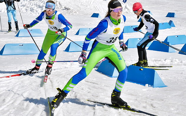 Nina Walker (vorn) und Seraina Kempf in vollem Einsatz
