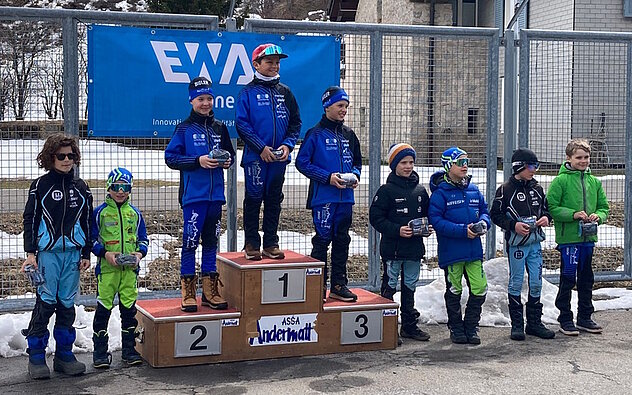 Die Preisberechtigten der Kategorie Knaben U10 mit dem Sieger Jun Zberg Die Preisberechtigten der Kategorie Knaben U10 mit dem Sieger Jun Zberg