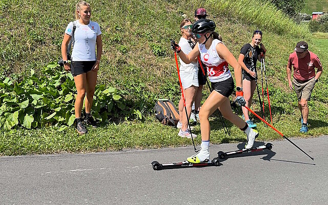 Dunja Walker vom SC Unterschächen zeigte sowohl auf den Rollski als auch im Berglauf einen starken Auftritt