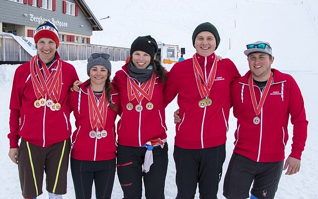 Die ZSSV Medaillengewinner v.links Andreas Schuler, Nadja Herger, Christina Zurfluh, David Ziegler und Thomas Bissig. (Stefan Briker fehlt) Die ZSSV Medaillengewinner v.links Andreas Schuler, Nadja Herger, Christina Zurfluh, David Ziegler und Thomas Bissig. (Stefan Briker fehlt)