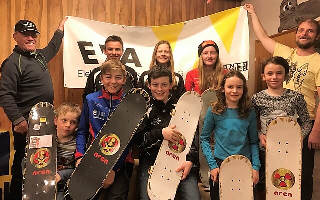 Die Kategoriensieger flankiert von Hansueli Kumli (links) und Urs Briker, Chef Nordisch USV Die Kategoriensieger flankiert von Hansueli Kumli (links) und Urs Briker, Chef Nordisch USV