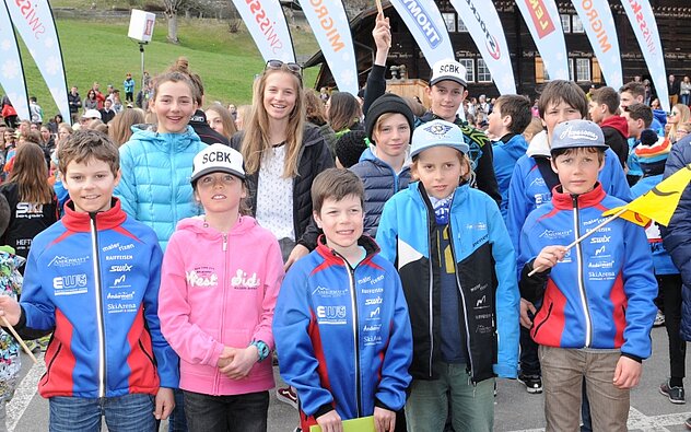 Hinten von links: Florine Traxel, Vivien Schuler, Yves Christen, Elias Muheim und Livio Gisler. Vorne von links: Matteo Wipfli, Meret Muheim, Julian Planzer, Beda Muoser und Noah Gisler.