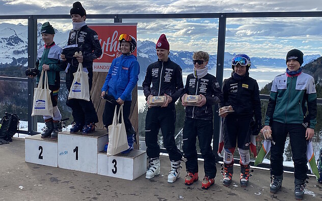 Das Posdest bei den Knaben U14 (von links): Louis Regli, Yaron Haas, Merric Läubli, Aaron Müller, Iven von Rickenbach, Thomas Tresch, Evan Petaja Das Posdest bei den Knaben U14 (von links): Louis Regli, Yaron Haas, Merric Läubli, Aaron Müller, Iven von Rickenbach, Thomas Tresch, Evan Petaja