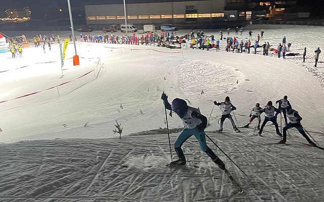 Nicola Gisler (SSC Schattdorf) im Flutlicht auf dem Weg zu seinem Sieg in der Kategorie U12 Nicola Gisler (SSC Schattdorf) im Flutlicht auf dem Weg zu seinem Sieg in der Kategorie U12