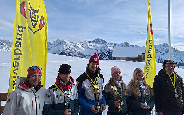 die Tagessieger v.l. Sarah Briker-Stucki (RS+SL), Davin Roos JO RS), Aron Müller (JO SL), Nima Deplazes (JO SL), Giulia Rüegg (JO RS), Andreas Schuler (RS+SL)