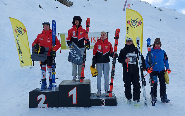 Das Podest der Knaben am Freitag mit dem einheimischen Noah Gisler auf dem 2. Rang Das Podest der Knaben am Freitag mit dem einheimischen Noah Gisler auf dem 2. Rang