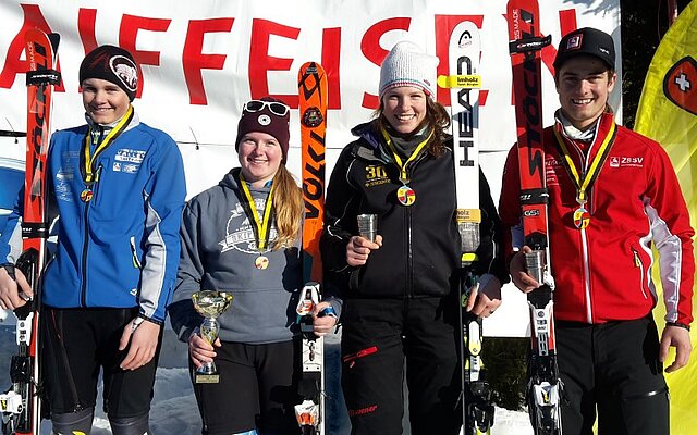Die Urner Riesenslalommeisterinnen und Meister 2018. Tom Walker, SC Gotthard Andermatt, Knaben U16; Janine Arnold, SC Unterschächen, Mädchen U16; Damensiegerin Christina Zurfluh, SC Isenthal und Herrensieger Robin Bissig, SC Isenthal Die Urner Riesenslalommeisterinnen und Meister 2018. Tom Walker, SC Gotthard Andermatt, Knaben U16; Janine Arnold, SC Unterschächen, Mädchen U16; Damensiegerin Christina Zurfluh, SC Isenthal und Herrensieger Robin Bissig, SC Isenthal