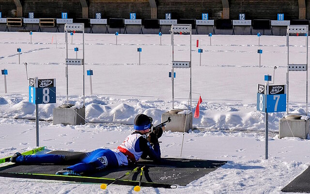 Orlando Cathry, beim Liegendschiessen in Notschrei (D), qualifizierte sich dank dem 5. Platz in der Cup-Gesamtwertung für einen Ländervergleich in Seefeld (A) (Bild Flavia Cathry)