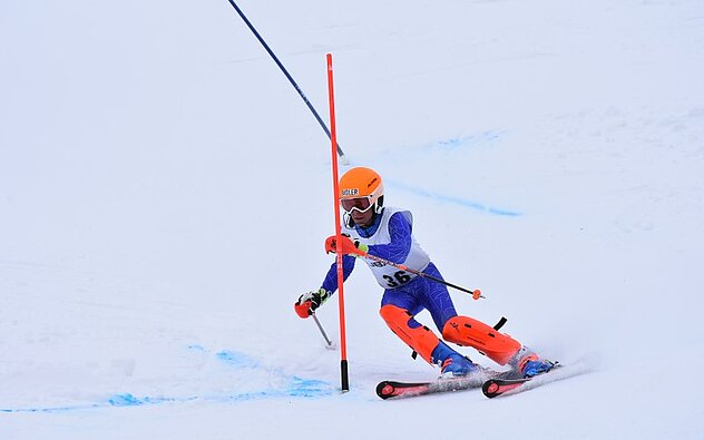 Nico Schuler wurde mit einem beherzten 2. Lauf Urner U16 Slalommeister Nico Schuler wurde mit einem beherzten 2. Lauf Urner U16 Slalommeister