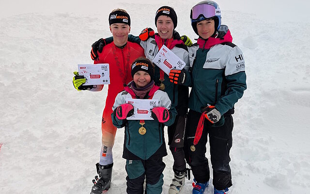 Hinten v.r.n.l.: Louis Regli, Julian Dietiker, Davin Roos; Vorne Elin Briker; Auf den Foto fehlt Aron Müller, Guilia Rüegg