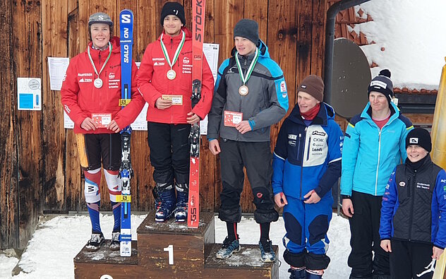 Die ersten sechs der Kategorie U16 mit einer eindrücklichen Urner Mannschaftsleistung (von links nach rechts) Noah Gisler, Rang 2., Tagessieger Ivan Murer,  Beckenried-Klewenalp, Joel Aschwanden Rang 3., Luca Baumann Rang 5 und Julian Planzer Rang 6