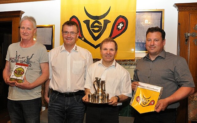 V.l.: Uwe Huber, USV-Präsident Bruno Arnold, Reto Arnold, Marcel Wipfli