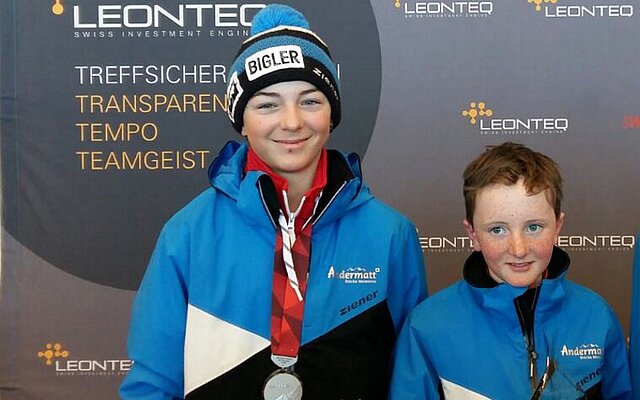 Der Silbermedaillengewinner U15 Tino Schuler und der Gesamtsieger2017/2018 der Kids-Wertung Kai Baumann Der Silbermedaillengewinner U15 Tino Schuler und der Gesamtsieger2017/2018 der Kids-Wertung Kai Baumann