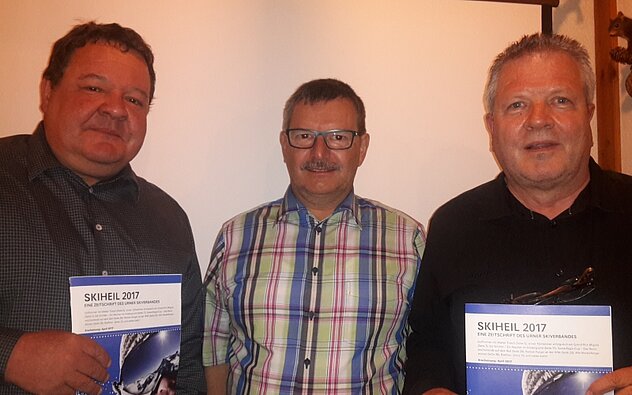 Beat Bütikofer vom Urner Verband der Raiffeisenbanken (UVRB) zusammen mit Robi Wyrsch, Sponsoring Koordinator und Werner Bärtschi Direktor Marketing Kommunikation bei SUBARU Schweiz AG