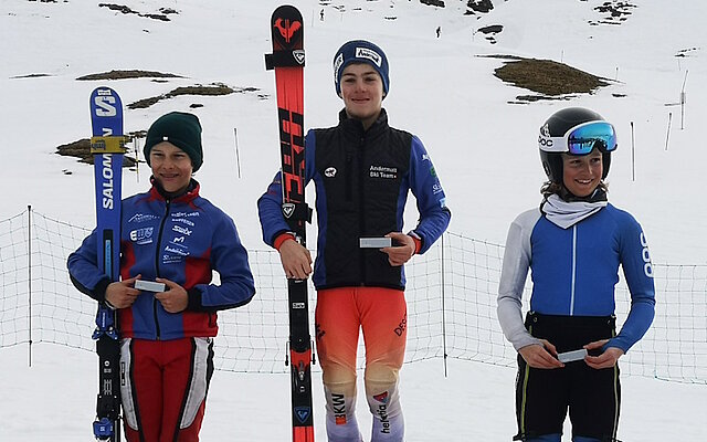 U12 Dominator Louis Regli und der zweitplatzierte Julian Tresch (links) beim zweiten Rennen (Foto Christof Arnold)