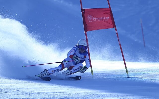 Aline Danioth bei ihrer Fahrt zum Vize Schweizermeistertitel im Riesenslalom (Bild Nils Sager, Meiringen) Aline Danioth bei ihrer Fahrt zum Vize Schweizermeistertitel im Riesenslalom (Bild Nils Sager, Meiringen)