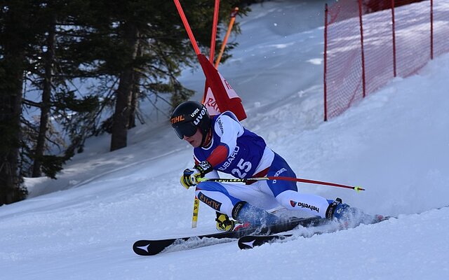 Andreas Schuler verteidigt mit einer starken Leistung den ZSSV Riesenslalommeistertitel aus dem Vorjahr (Bild Robi Wyrsch)