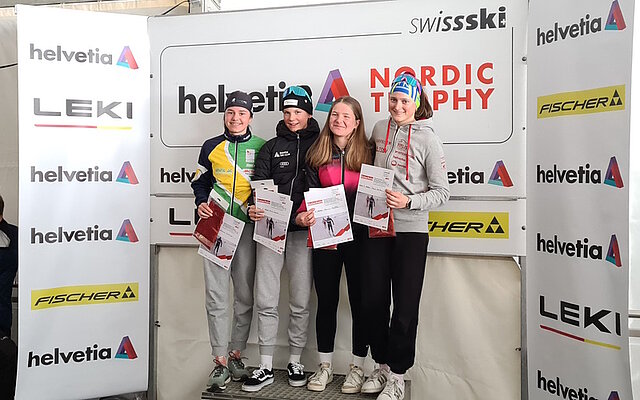 Dunja Walker (SC Unterschächen, rechts) anlässlich der Preisverleihung der Gesamtwertung Dunja Walker (SC Unterschächen, rechts) anlässlich der Preisverleihung der Gesamtwertung